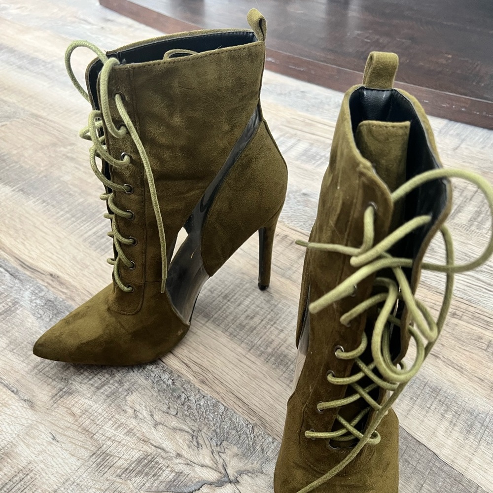 Heels with see through side size 10